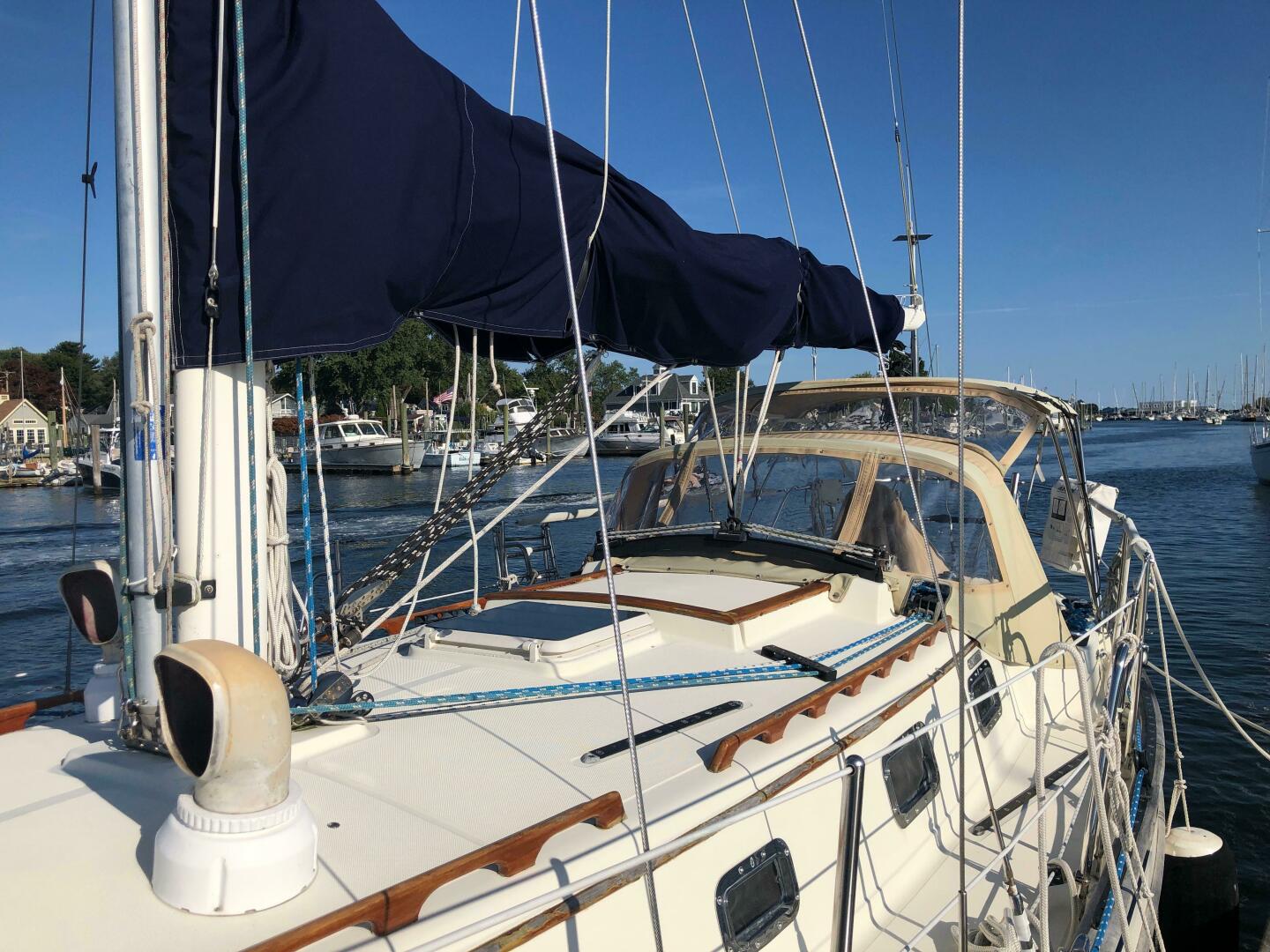 Slide: The Image of Pacific Seacraft 34 Cutter 2000 - 4907157