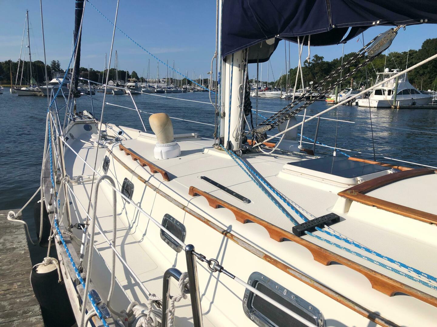 Slide: The Image of Pacific Seacraft 34 Cutter 2000 - 4907158