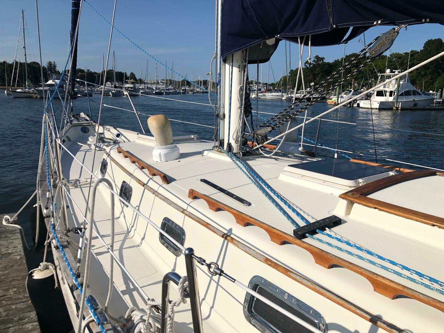 Slide: The Image of Pacific Seacraft 34 Cutter 2000 - 4907175