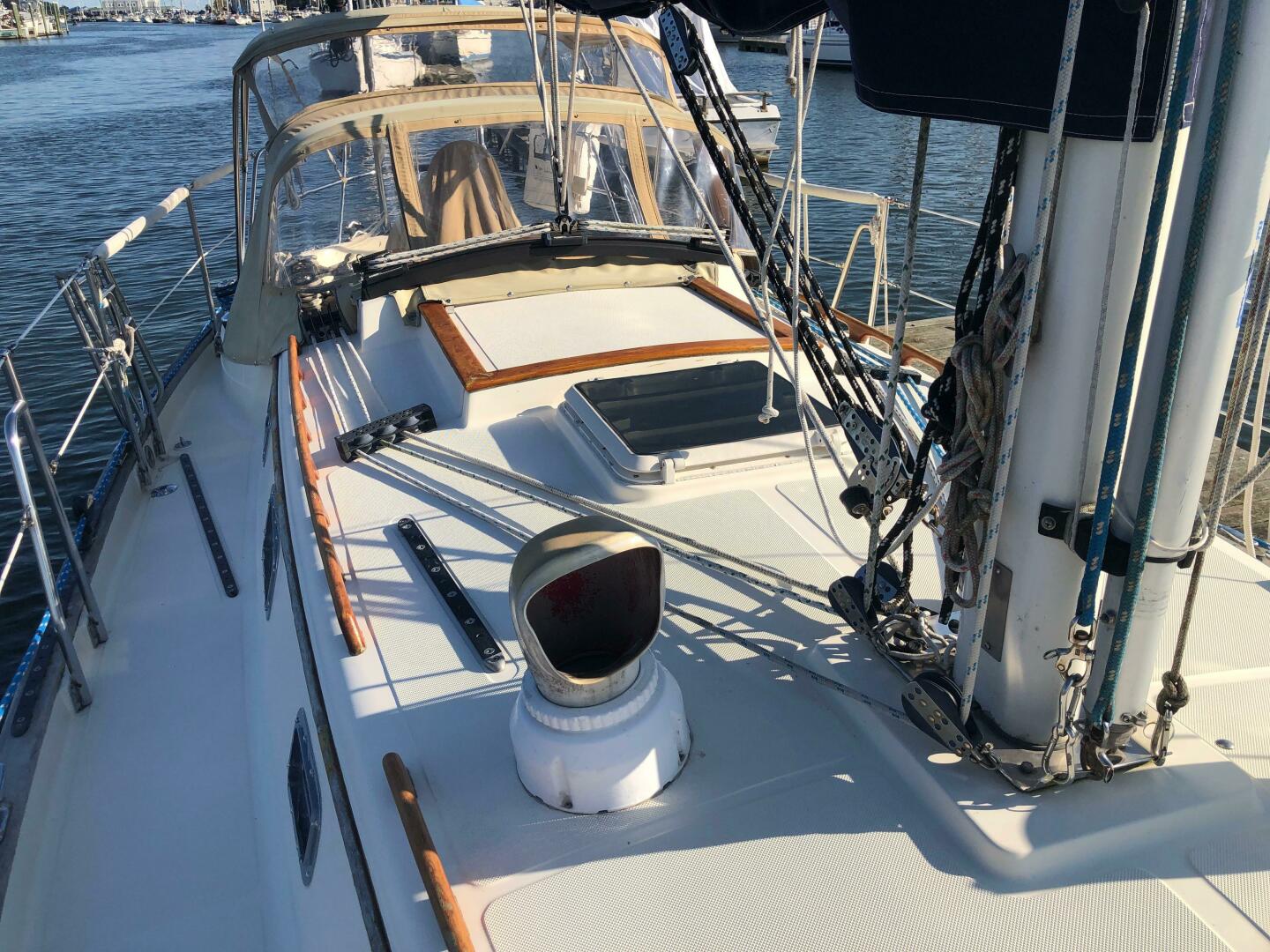 Slide: The Image of Pacific Seacraft 34 Cutter 2000 - 4907181