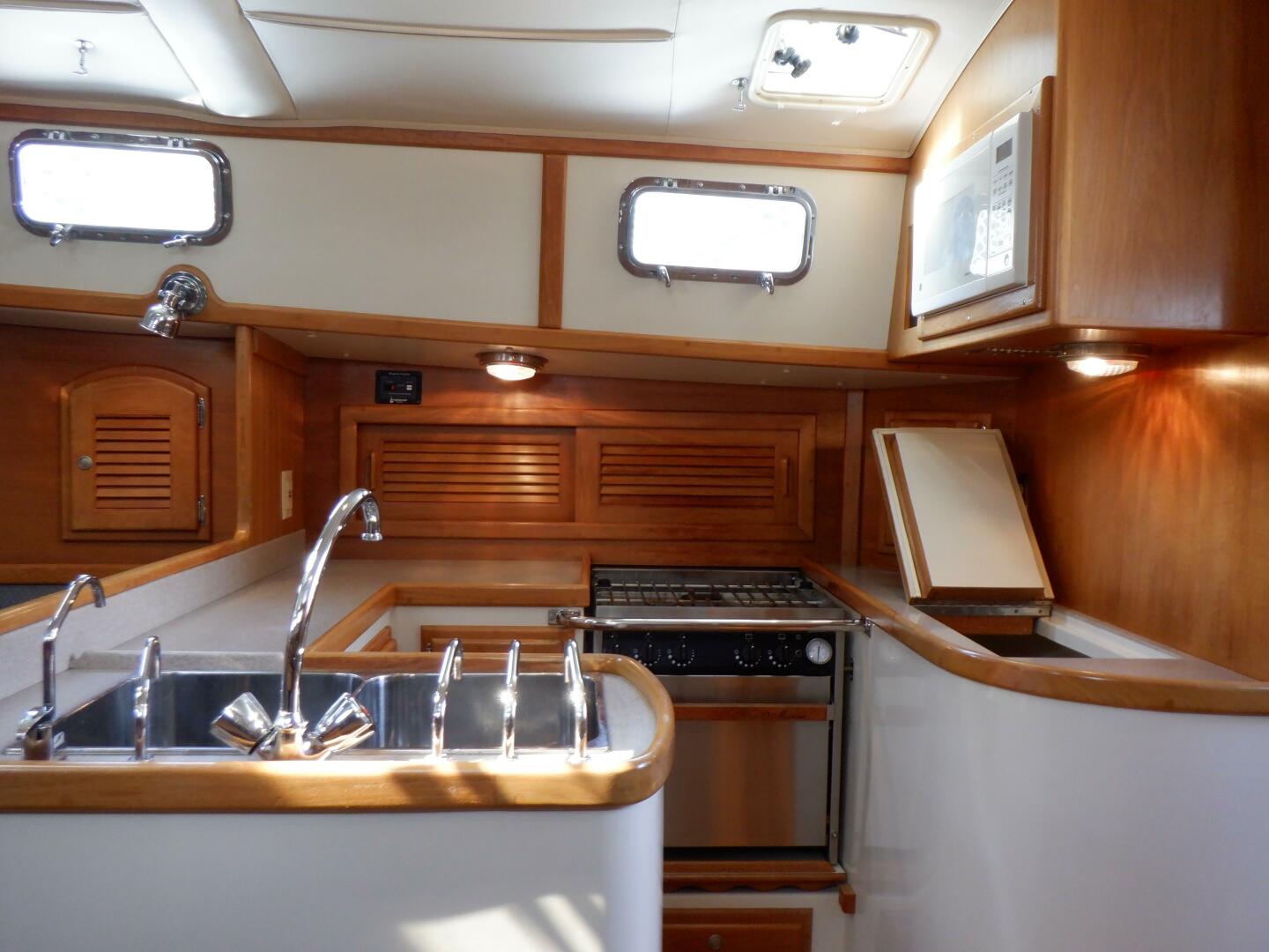 Slide: The Image of Pacific Seacraft 40 1998 - 5366529