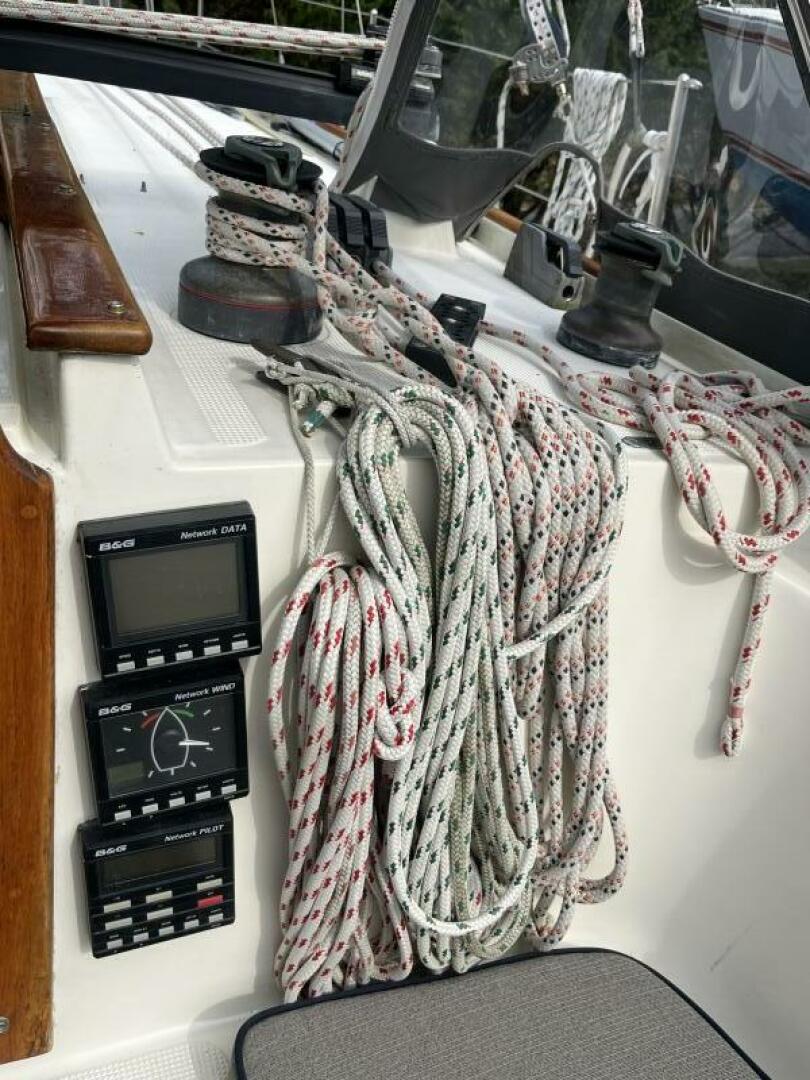 Slide: The Image of Pacific Seacraft Crealock 37 2001 - 5232105