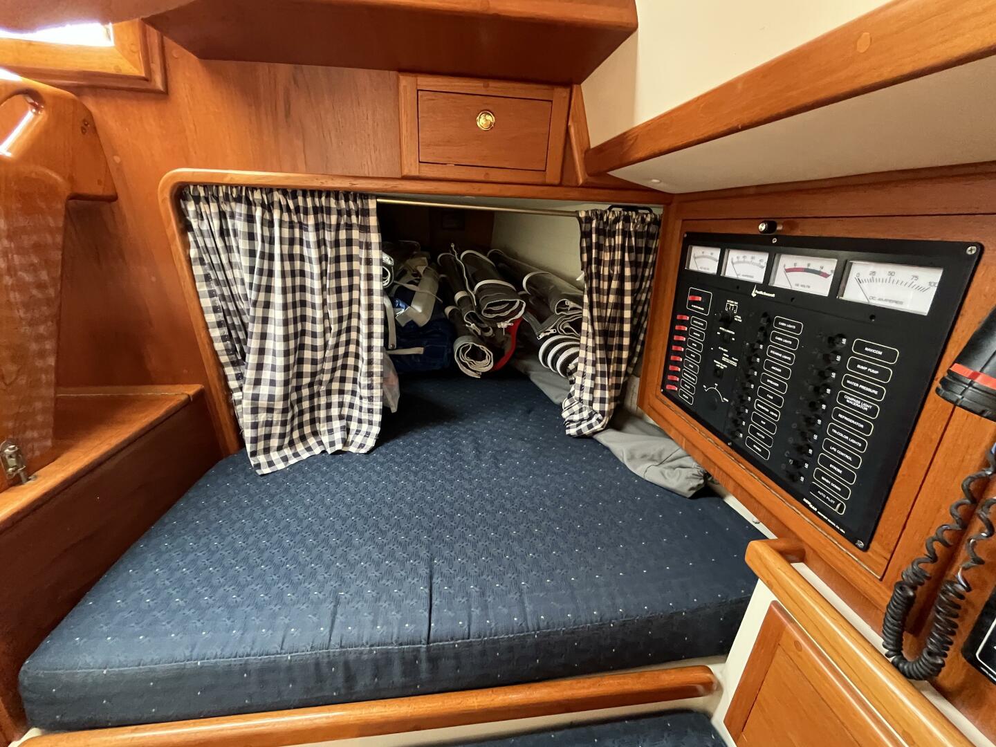Slide: The Image of Pacific Seacraft Crealock 37 2001 - 5236346