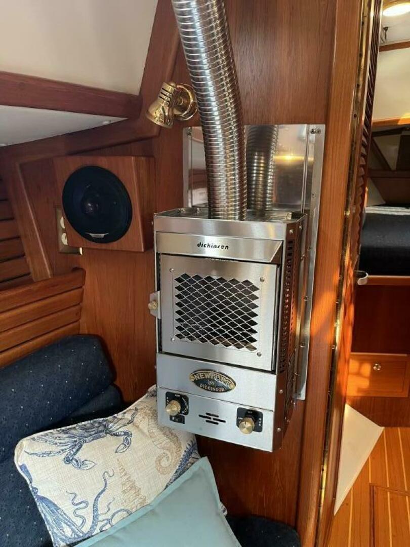 Slide: The Image of Pacific Seacraft Crealock 37 2001 - 5235983