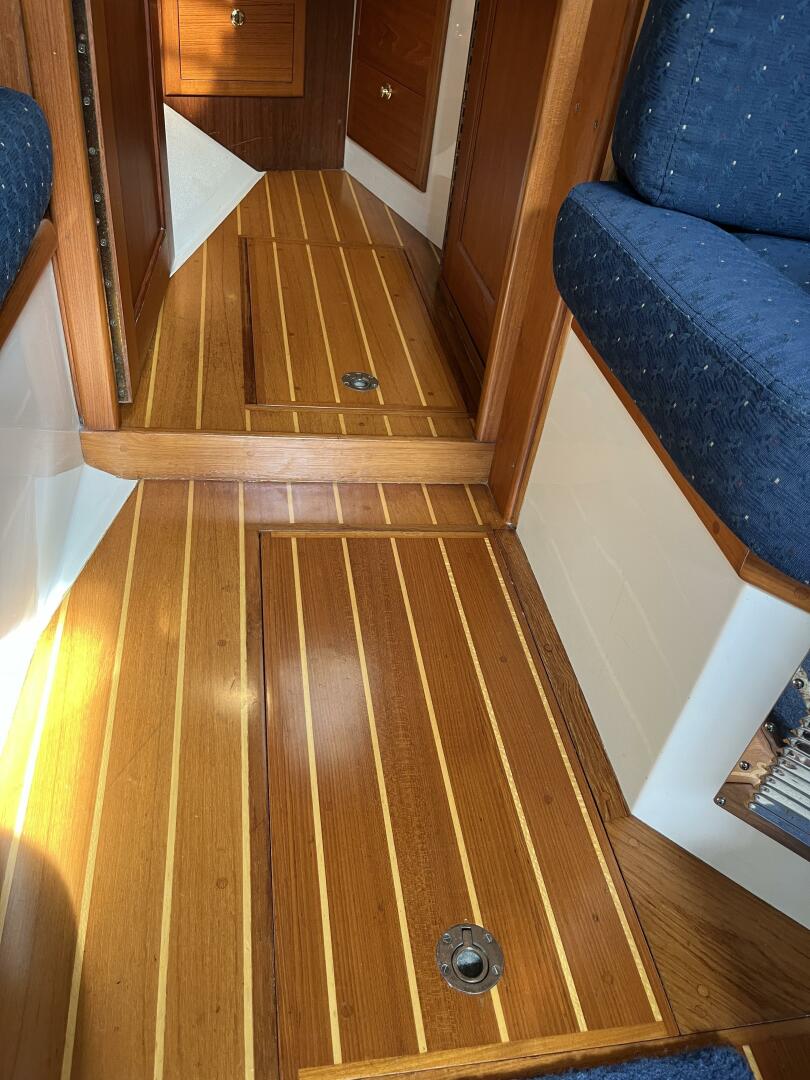 Slide: The Image of Pacific Seacraft Crealock 37 2001 - 5236350