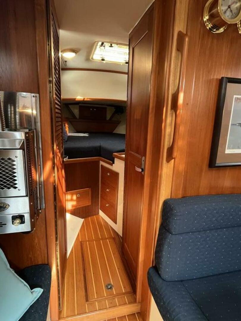Slide: The Image of Pacific Seacraft Crealock 37 2001 - 5235985