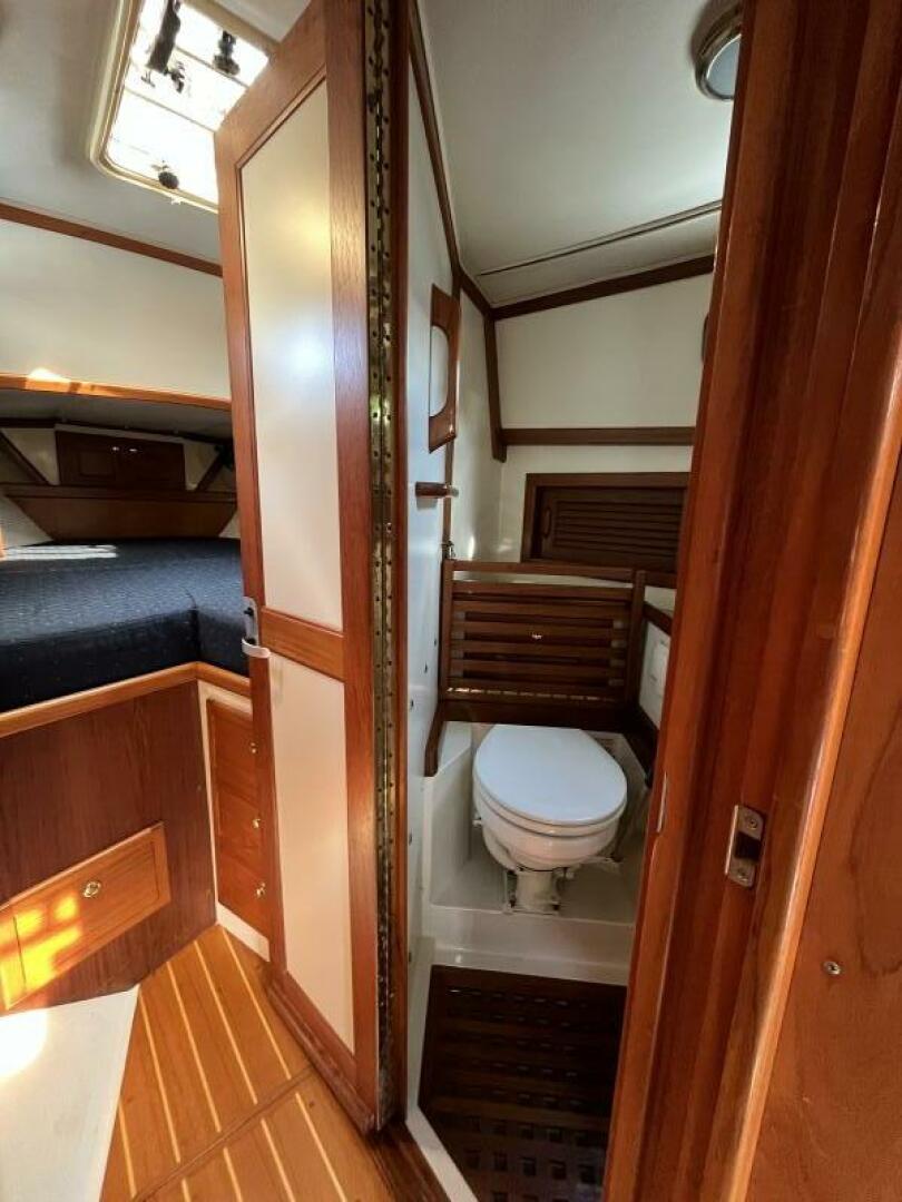Slide: The Image of Pacific Seacraft Crealock 37 2001 - 5235987