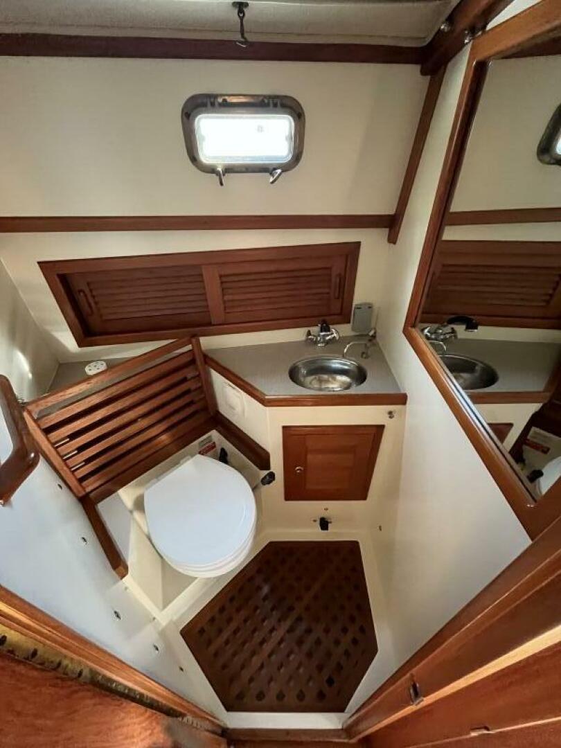 Slide: The Image of Pacific Seacraft Crealock 37 2001 - 5235989