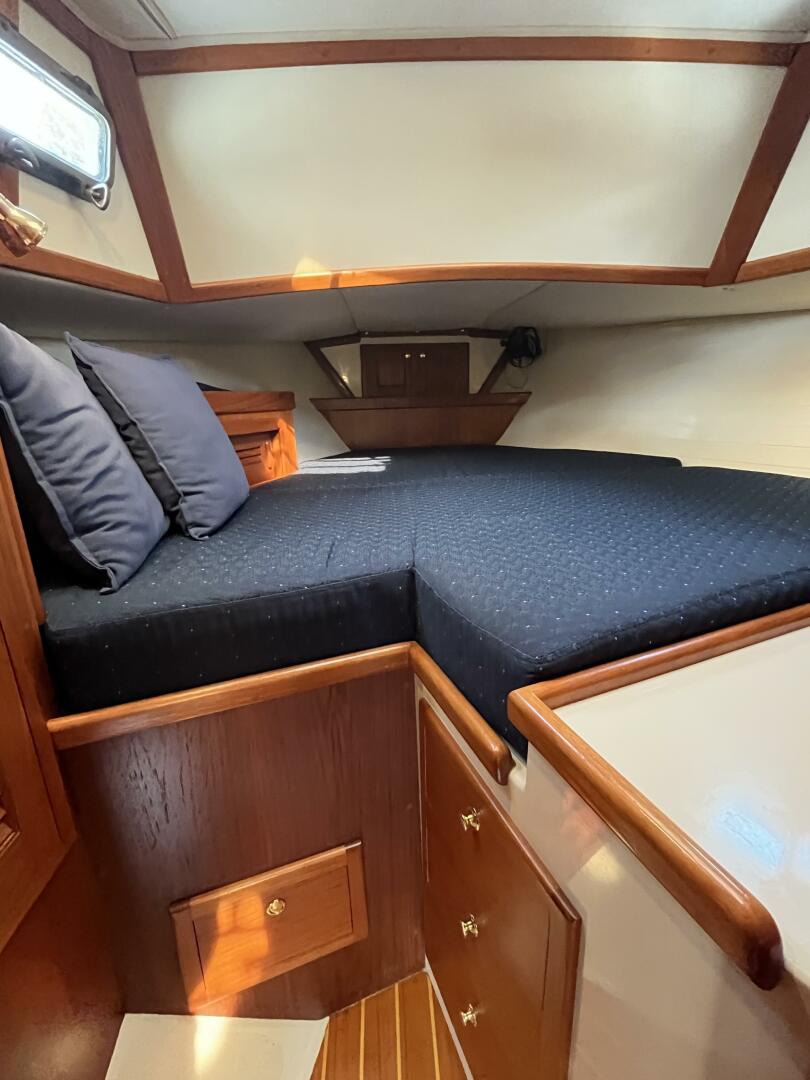 Slide: The Image of Pacific Seacraft Crealock 37 2001 - 5236347