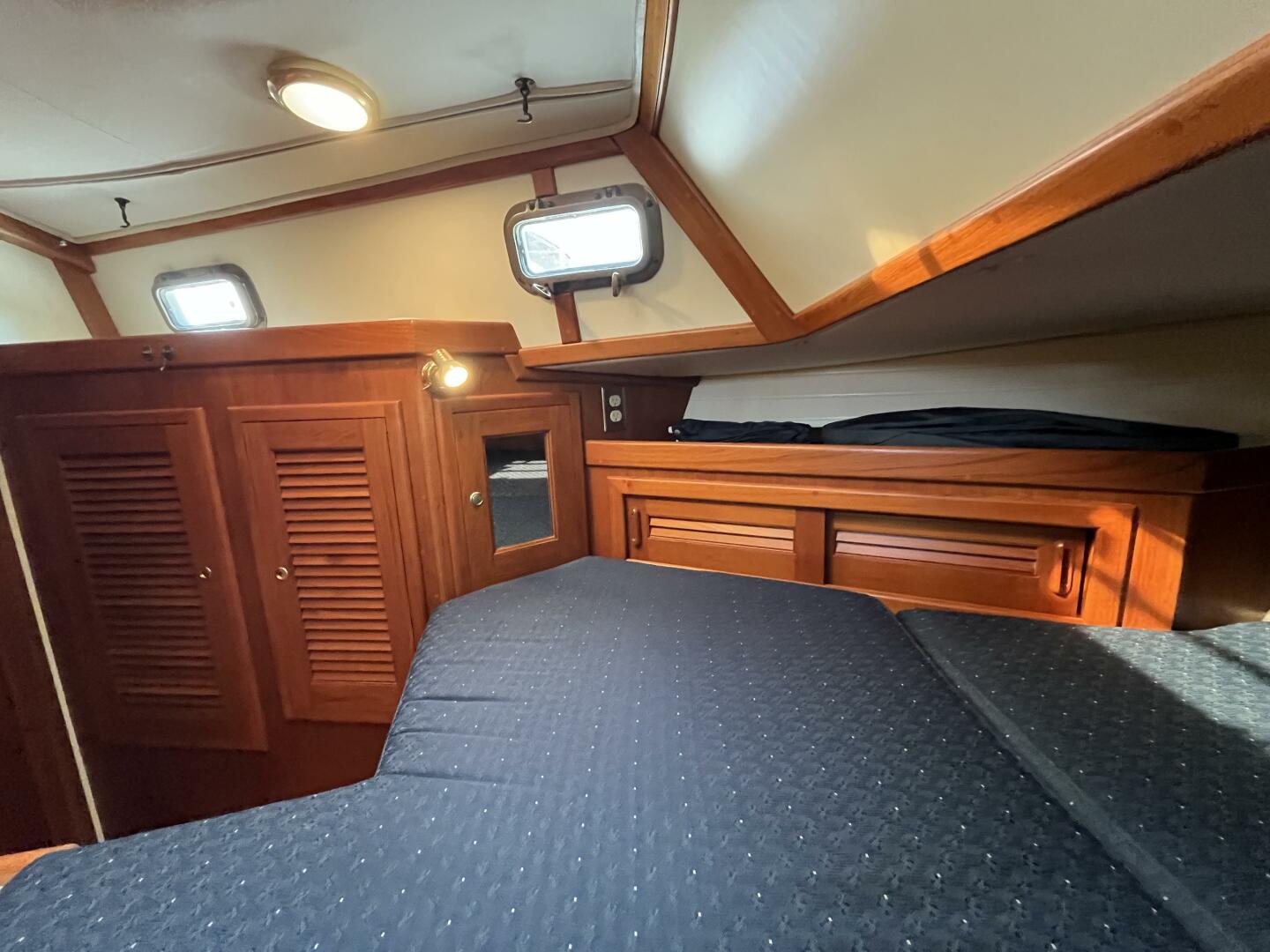 Slide: The Image of Pacific Seacraft Crealock 37 2001 - 5235995