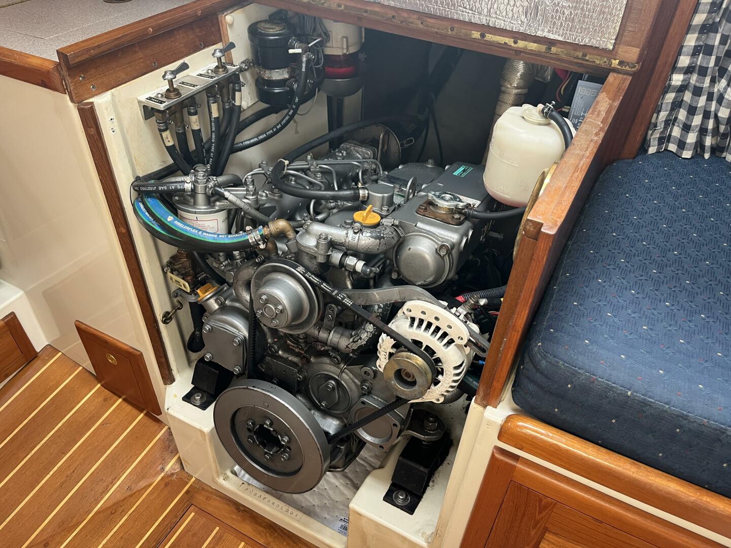 Slide: The Image of Pacific Seacraft Crealock 37 2001 - 5236354