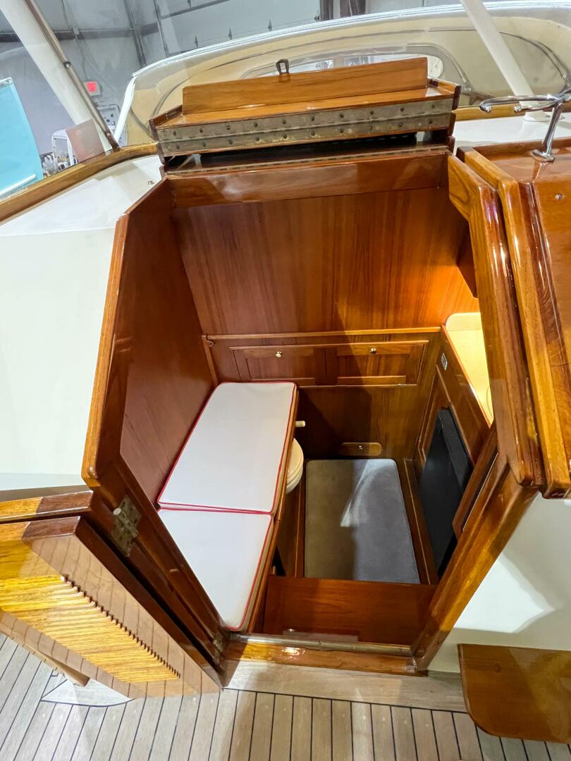 Slide: The Image of Padebco V27 Center Console 2003 - 4242395