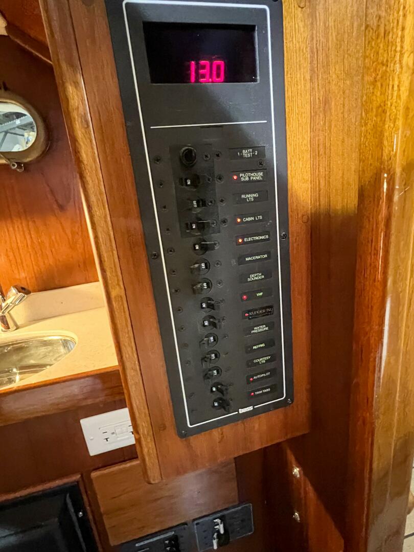 Slide: The Image of Padebco V27 Center Console 2003 - 4242394