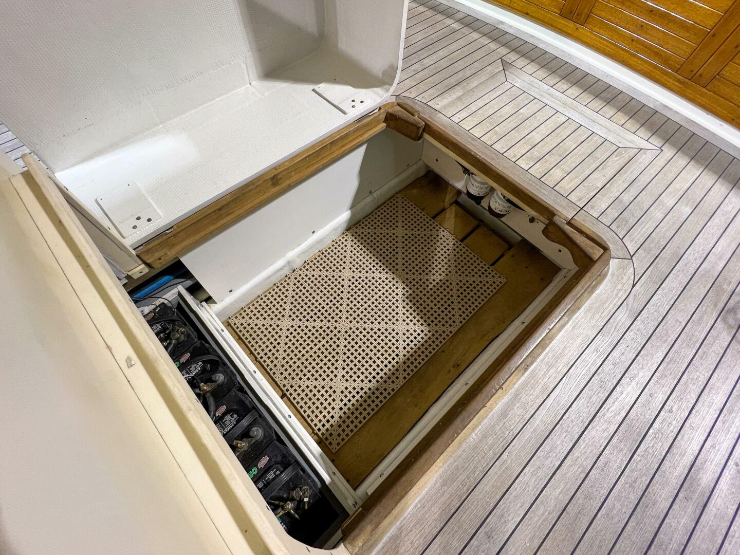 Slide: The Image of Padebco V27 Center Console 2003 - 4242388