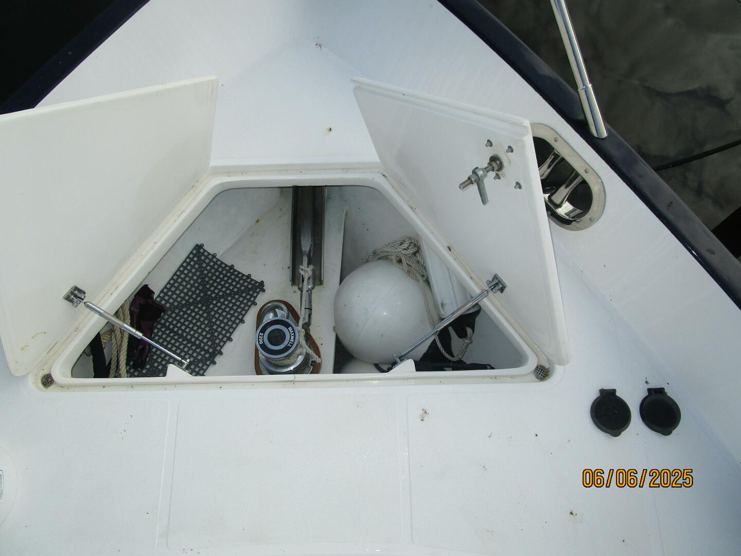 Slide: The Image of 54' Pama anchor windlass1 - 5404227