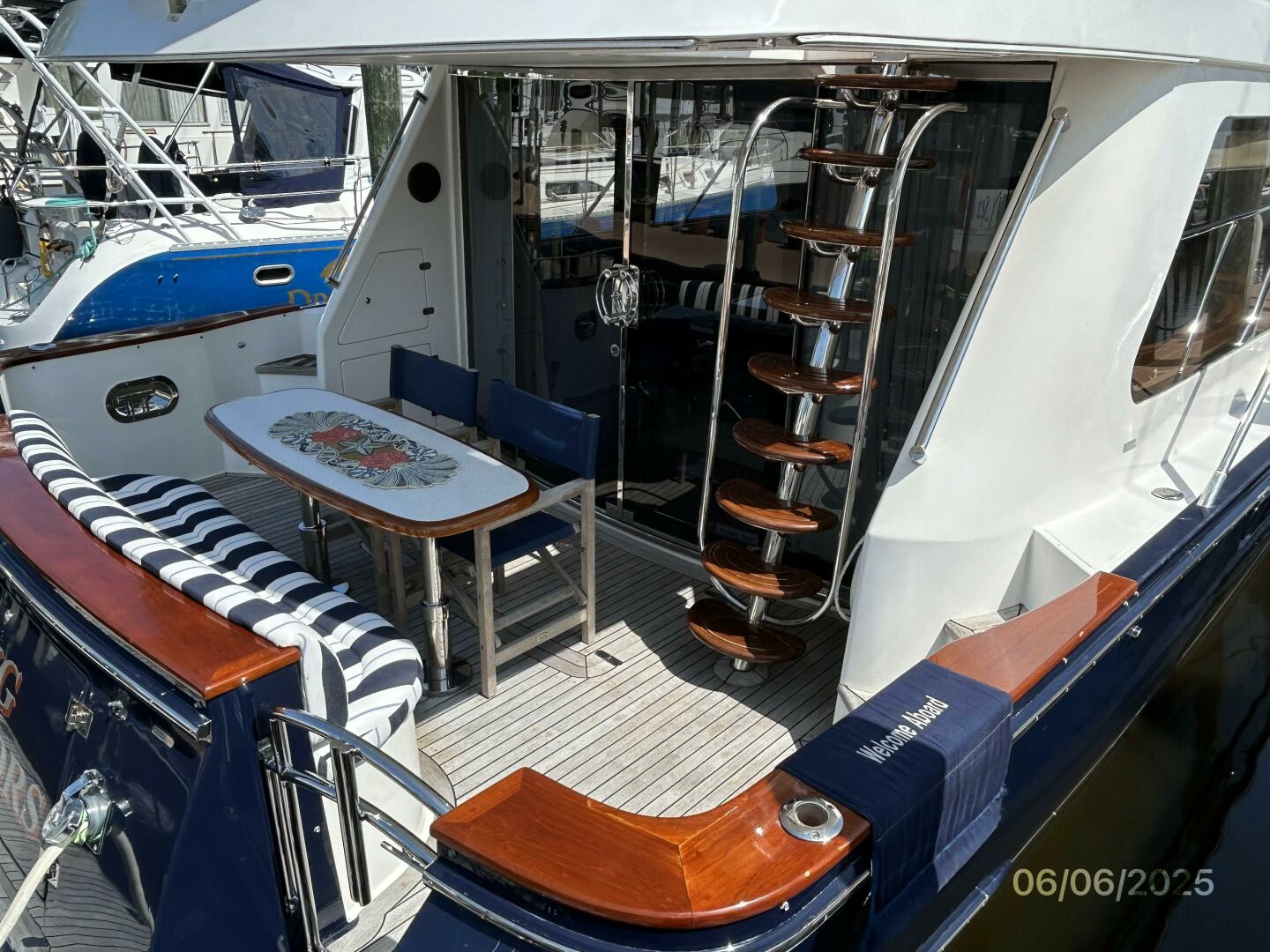 Slide: The Image of 54' Pama aftdeck forward - 5404219
