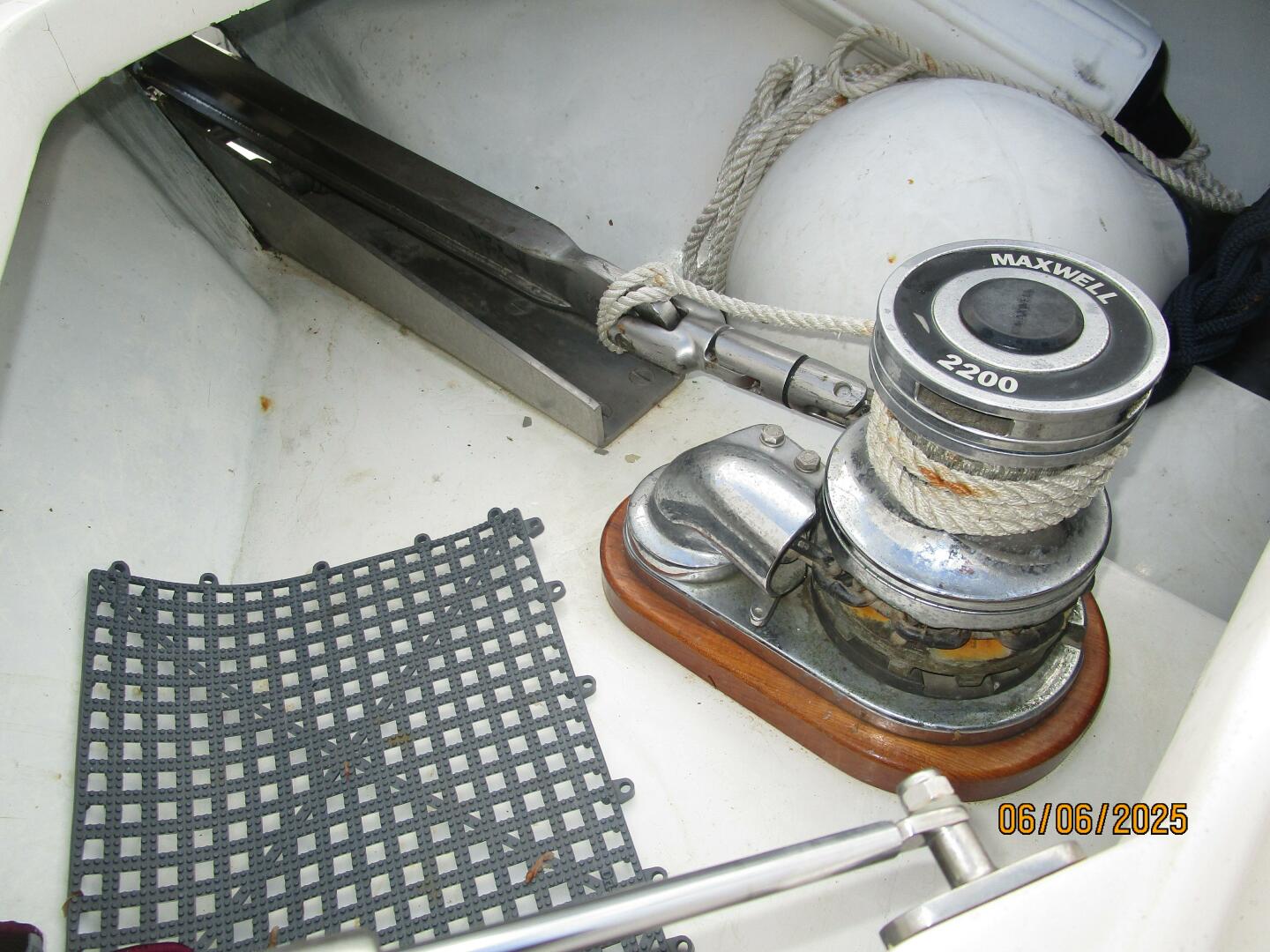 Slide: The Image of 54' Pama anchor windlass2 - 5404228