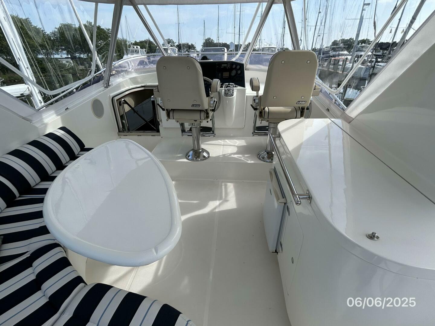 Slide: The Image of 54' Pama flybridge forward - 5404238