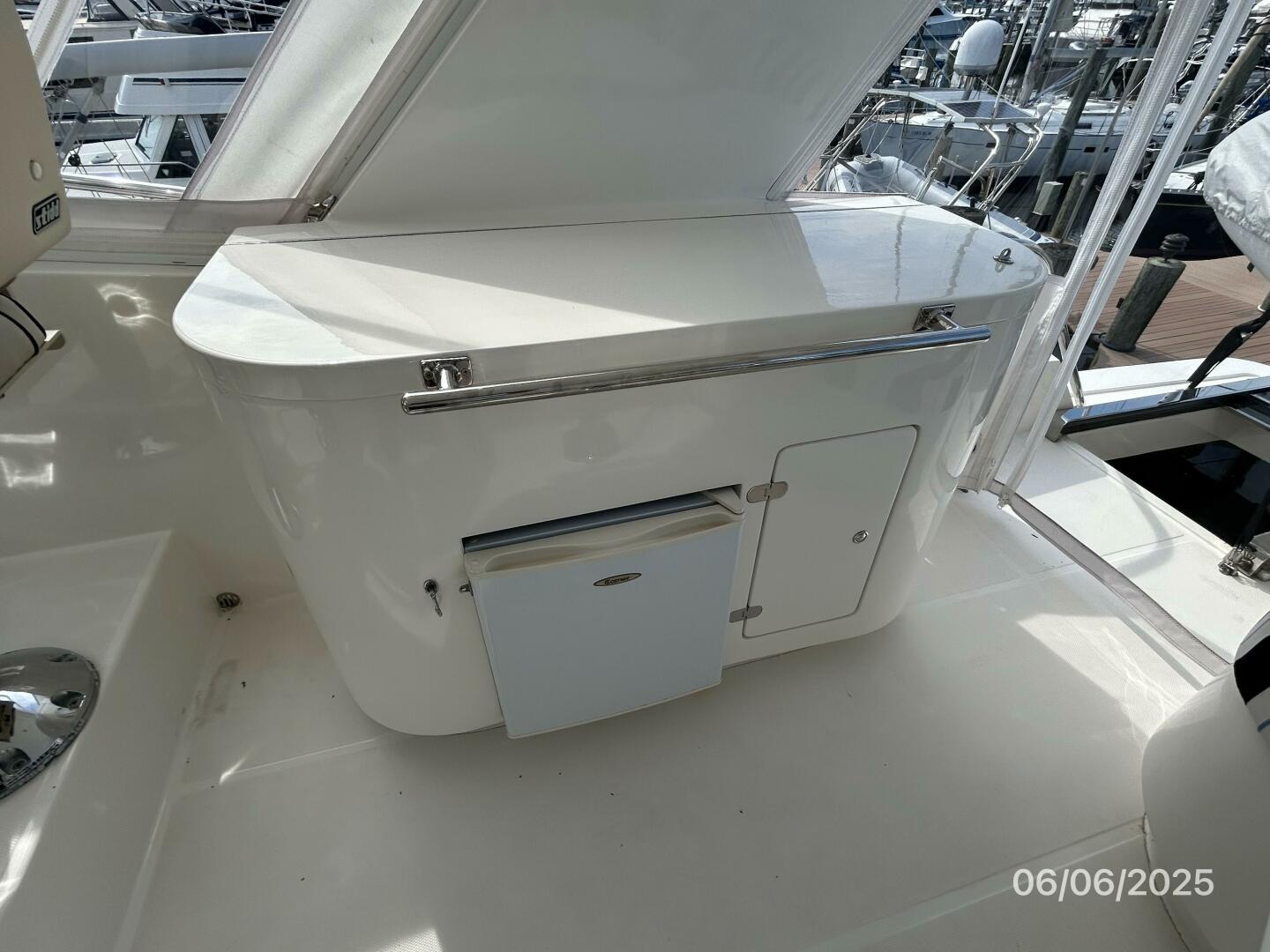 Slide: The Image of 54' Pama flybridge wetbar1 - 5404246