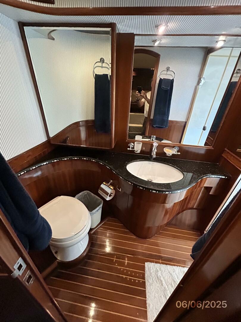 Slide: The Image of 54' Pama master stateroom head - 5404264