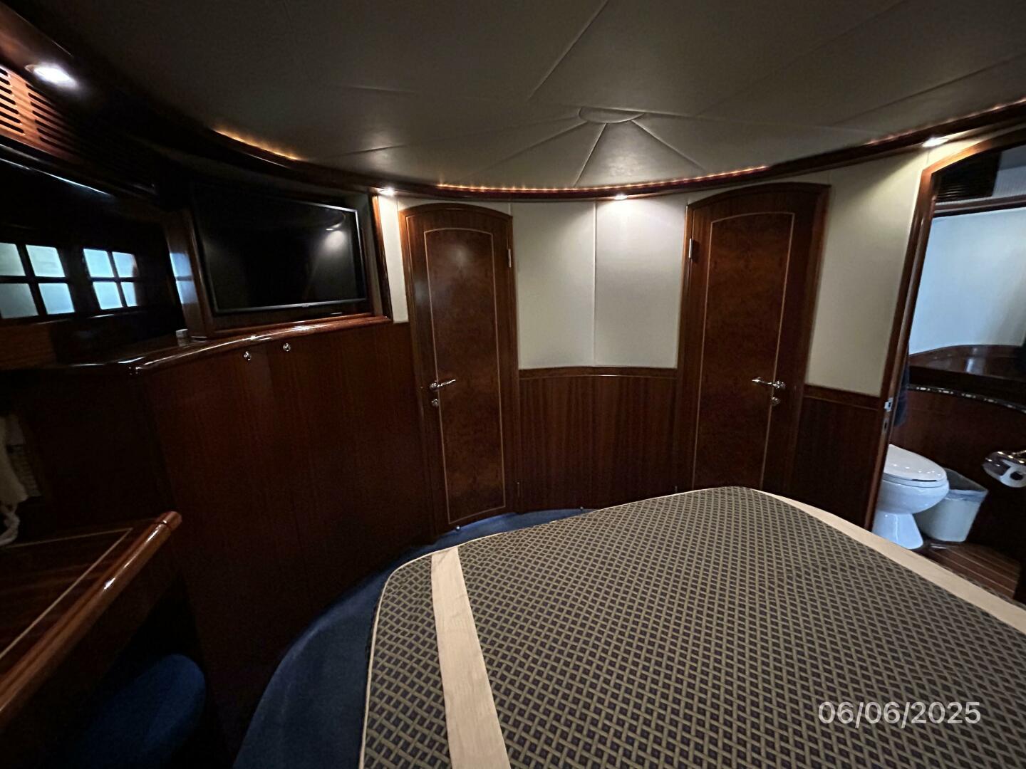 Slide: The Image of 54' Pama master stateroom forward - 5404271