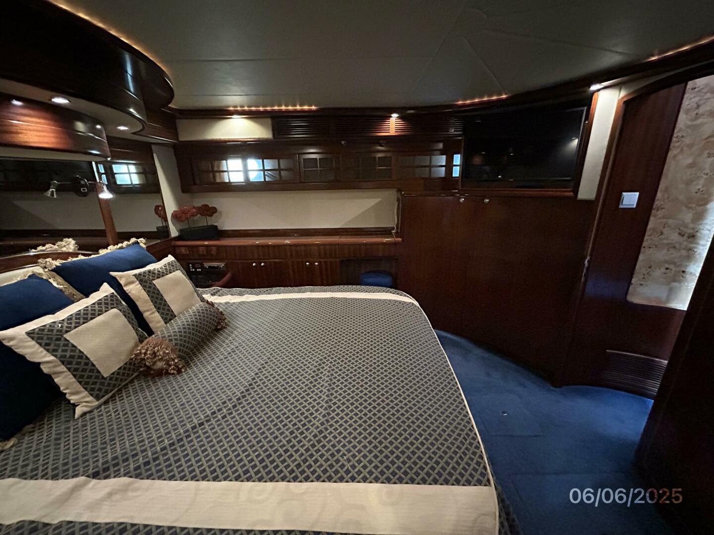 Slide: The Image of 54' Pama master stateroom port - 5404275