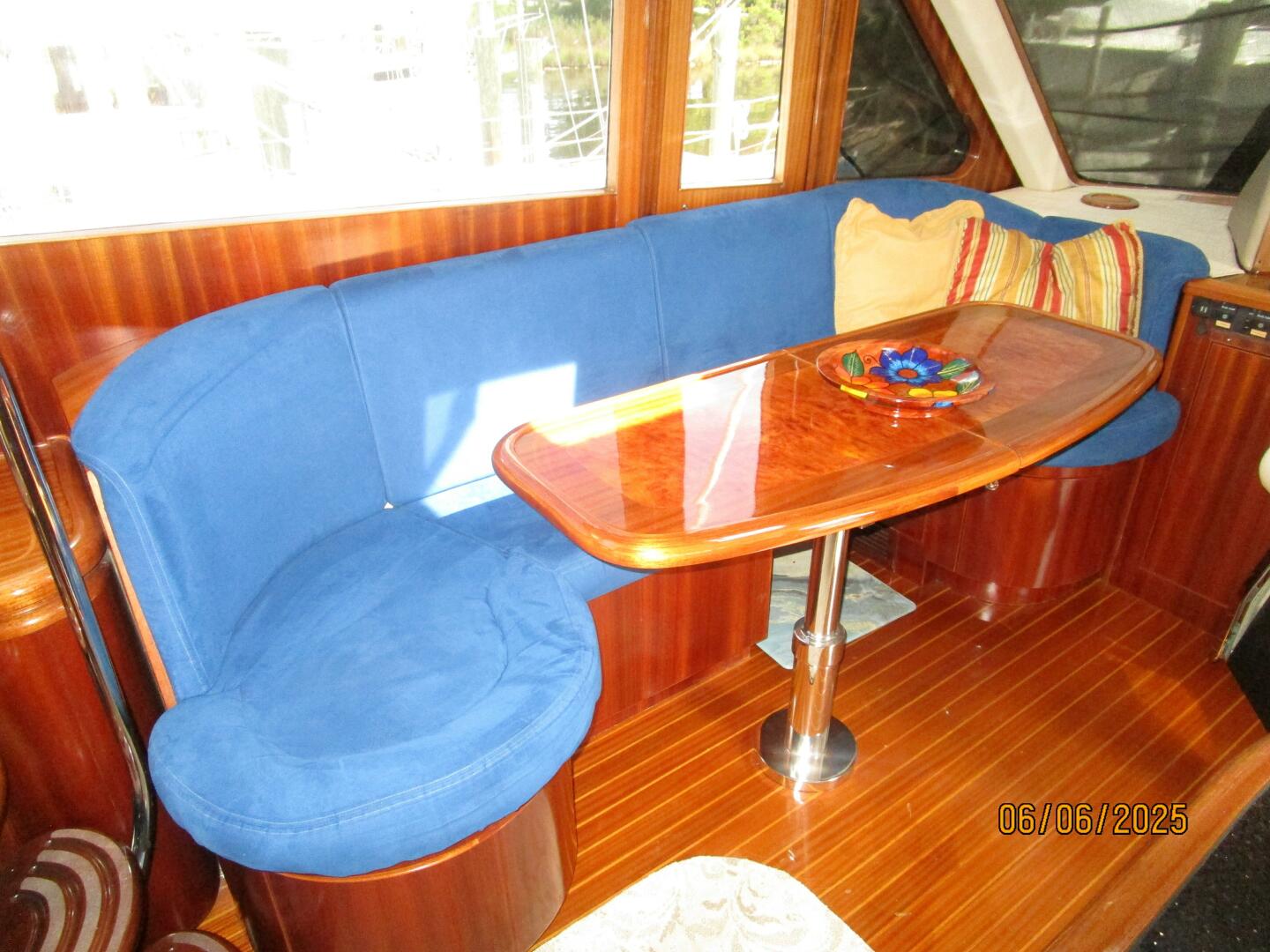 Slide: The Image of 54' Pama pilothouse port seating - 5404288