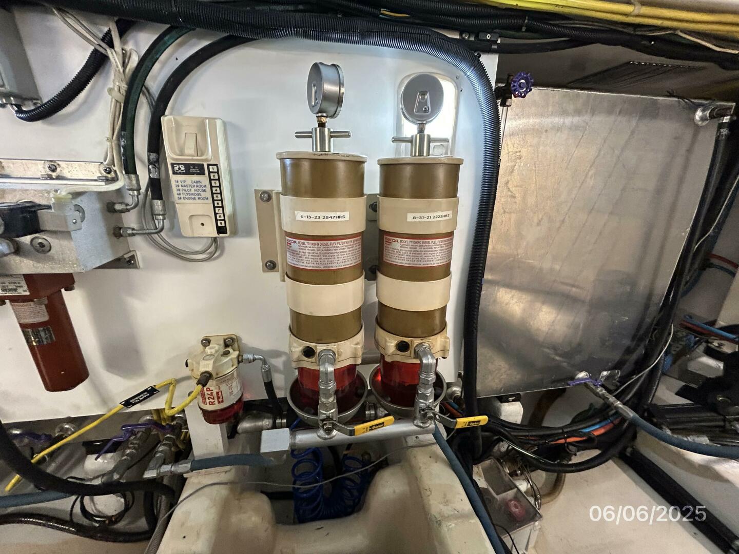 Slide: The Image of 54' Pama port Racor fuel filters - 5404297