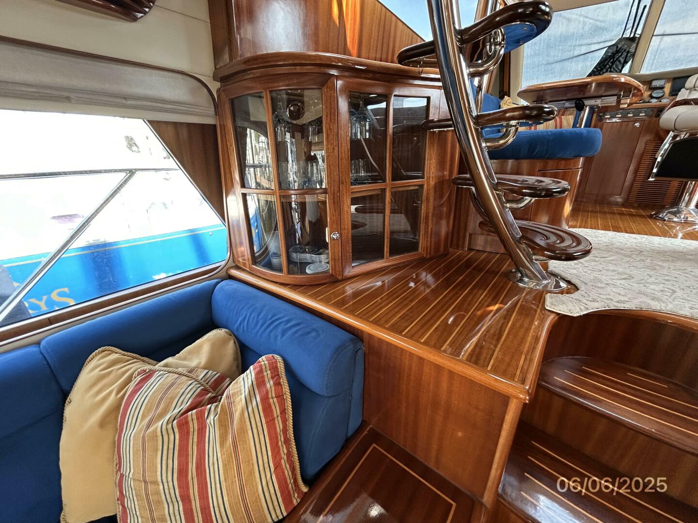 Slide: The Image of 54' Pama salon port forward - 5404303