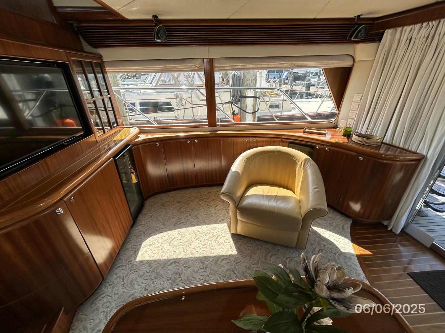 Slide: The Image of 54' Pama salon starboard - 5404306