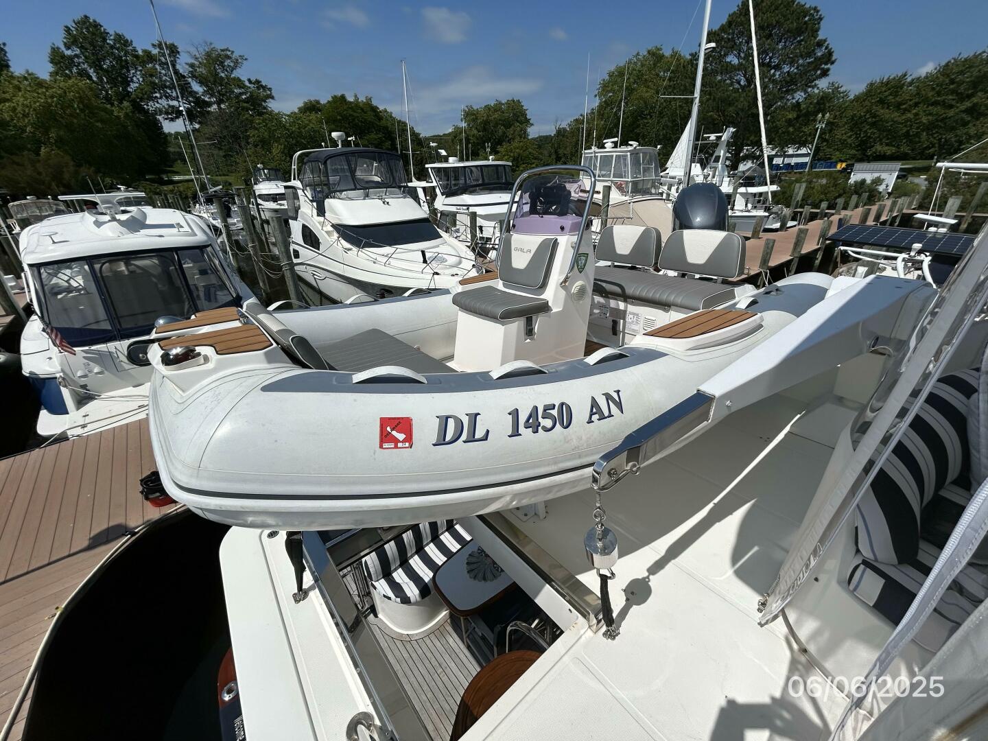 Slide: The Image of 54' Pama tender2 - 5404320