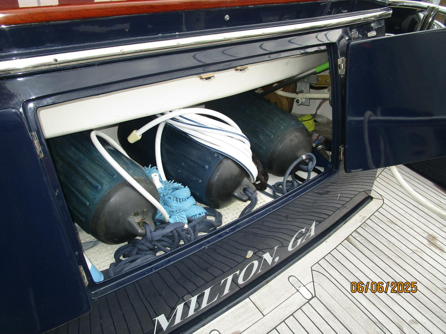 Slide: The Image of 54' Pama transom storage - 5404324
