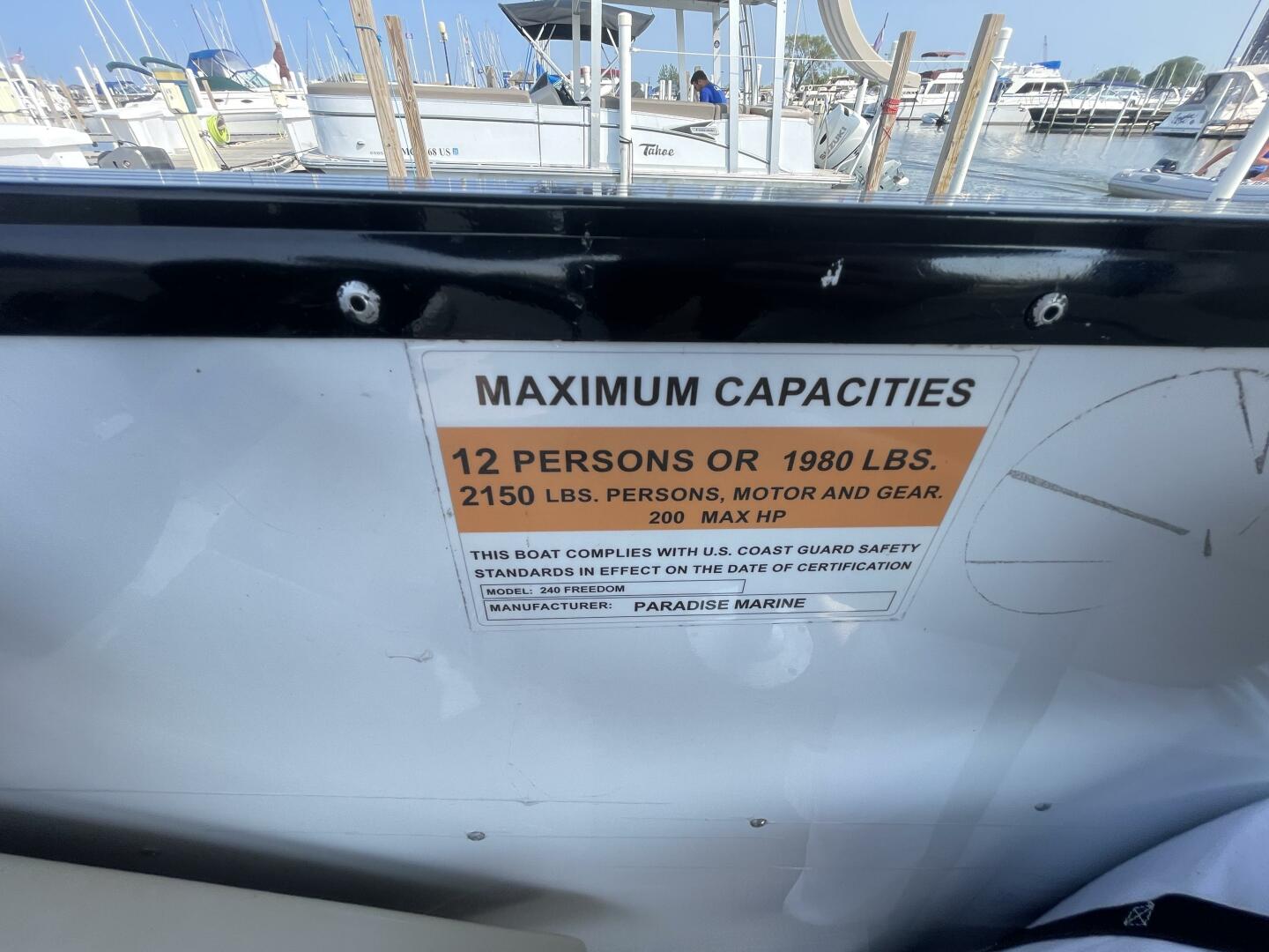 Slide: The Image of Paradise Pontoon 240 Freedom Edition 2022 - 10