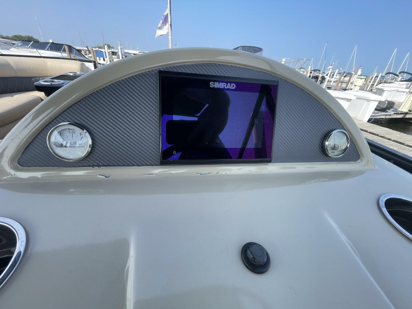 Slide: The Image of Paradise Pontoon 240 Freedom Edition 2022 - 11