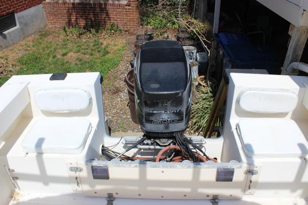 Slide: The Image of 1996 Parker 2110 Walkaround boat with Mercury 200 outboard motor. - 14