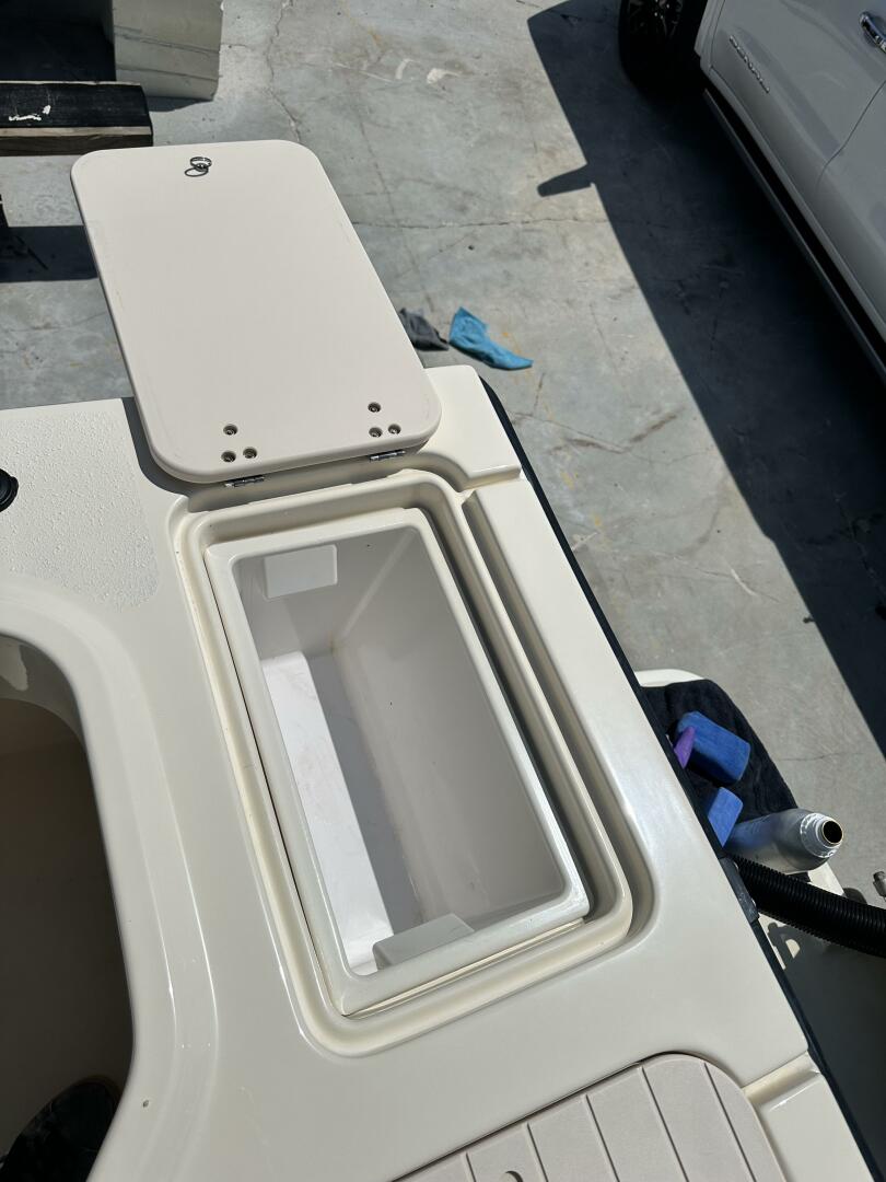 Slide: The Image of 2008 Parker 2501 Center Console - Livewell - 5545719