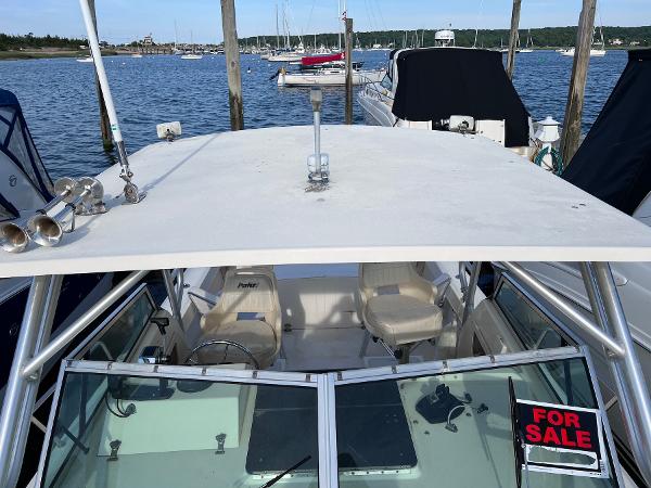 Slide: The Image of 2002 Parker 2510 Walkaround boat for sale at marina. - 12