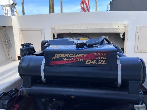Slide: The Image of Mercury MerCruiser D-Tronic Diesel engine on a 2002 Parker 2510 Walkaround boat. - 25