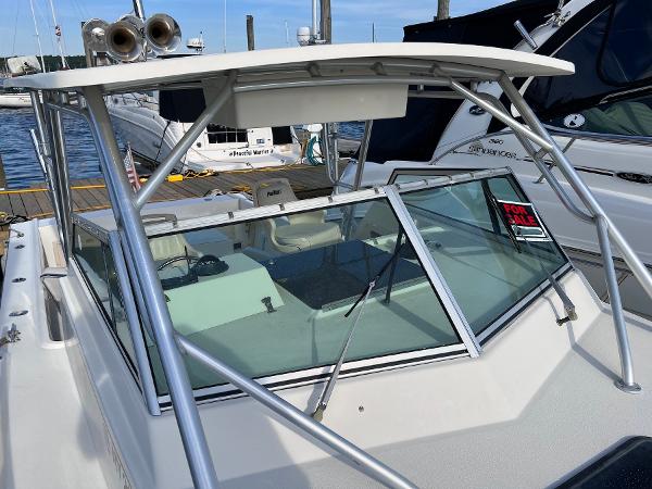 Slide: The Image of 2002 Parker 2510 Walkaround boat for sale at marina. - 4