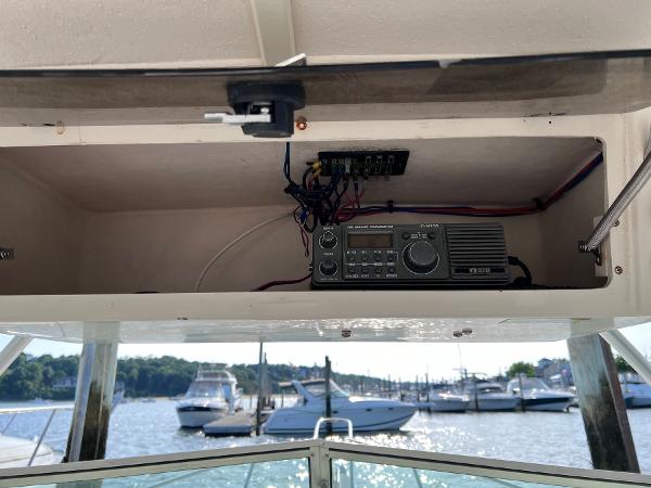 Slide: The Image of 2002 Parker 2510 Walkaround boat with marine radio, docked at a marina. - 8