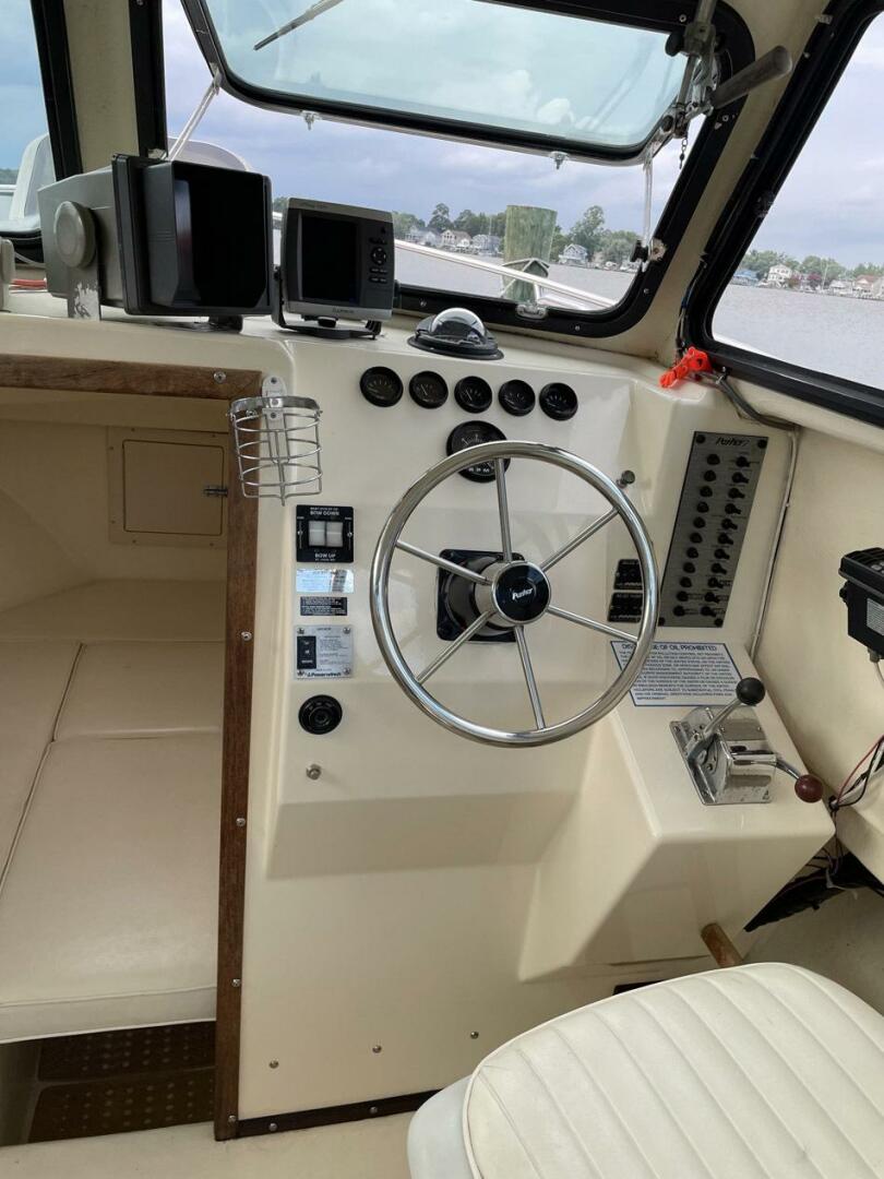 Slide: The Image of Parker 2520 Sport Cabin 1994 - 4168731