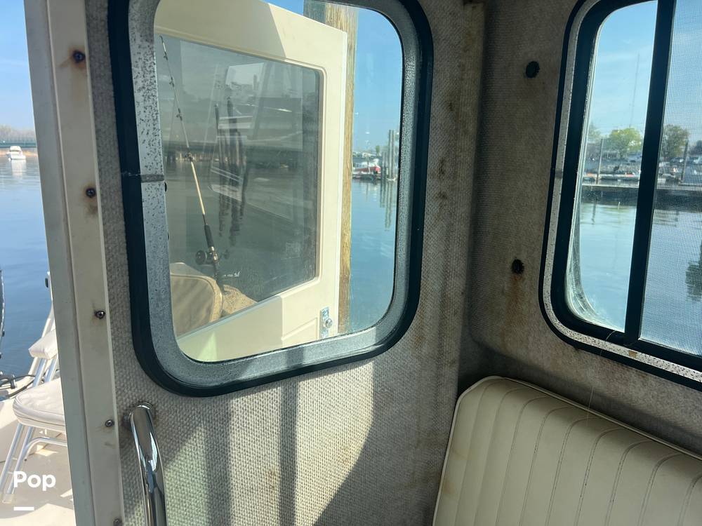 Slide: The Image of Rear Cabin Window - 15382797