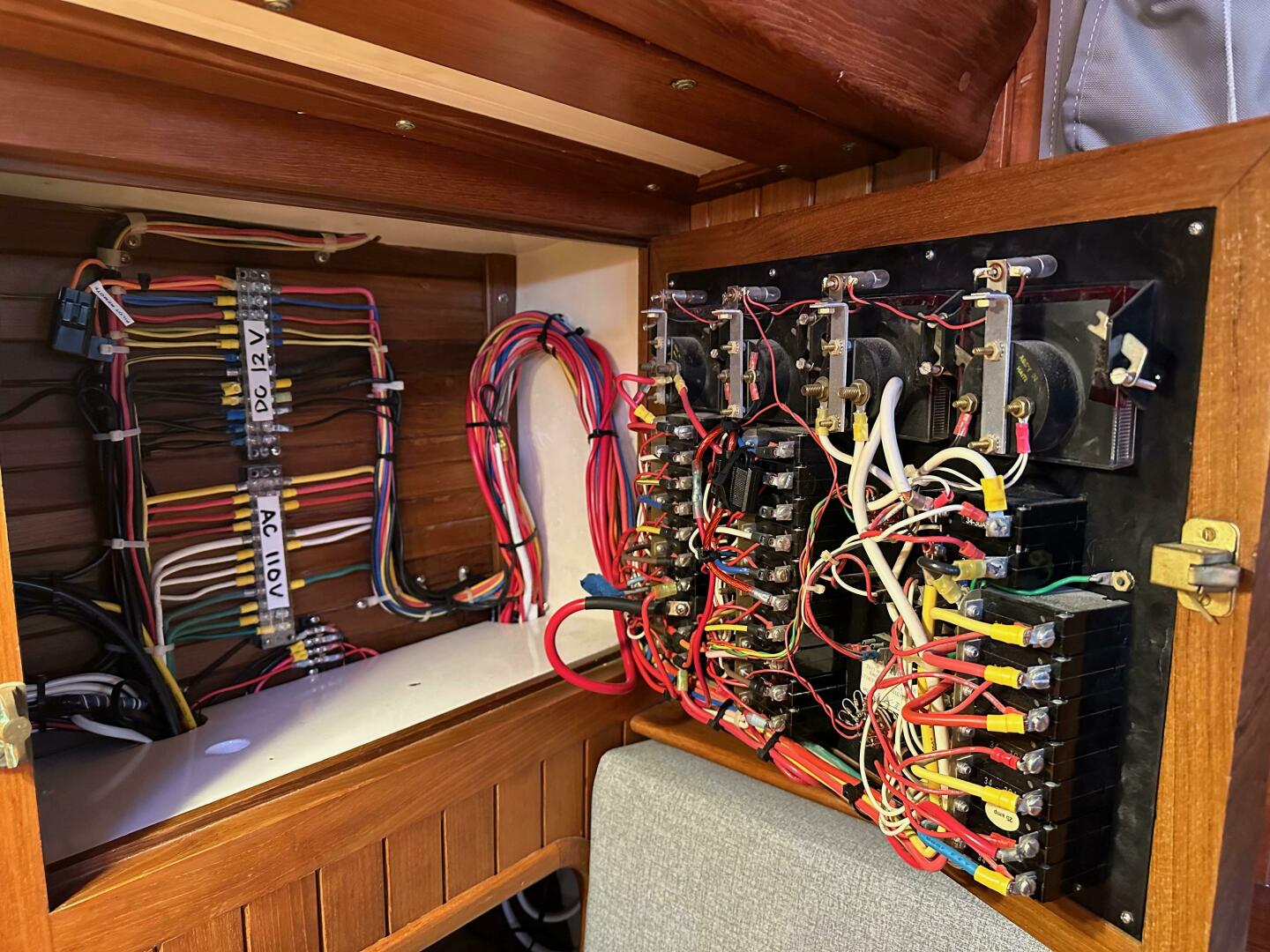 Slide: The Image of Passport 40 1987 - 5191220