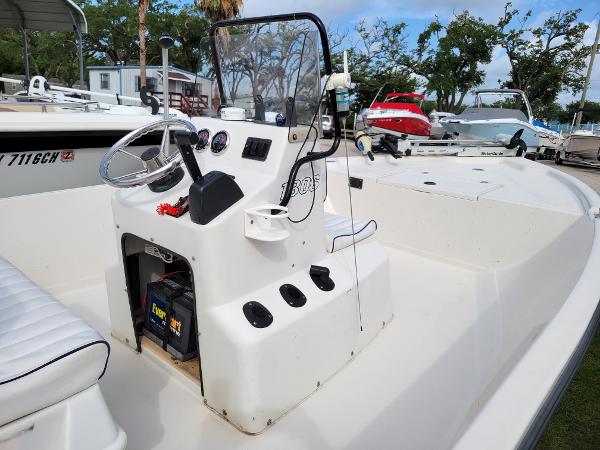Slide: The Image of 2001 Pathfinder 1806V boat with center console and steering wheel. - 11