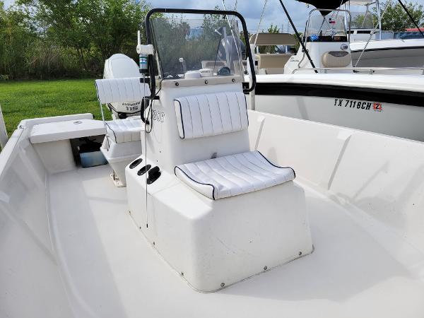 Slide: The Image of 2001 Pathfinder 1806V boat interior with white seating and console. - 13