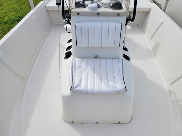 Slide: The Image of 2001 Pathfinder 1806V boat interior with white cushioned seating and console. - 6