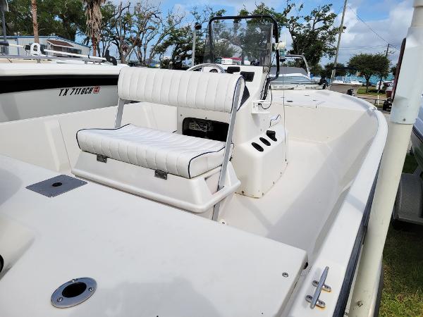 Slide: The Image of 2001 Pathfinder 1806V boat with white seating and console, docked outdoors. - 8
