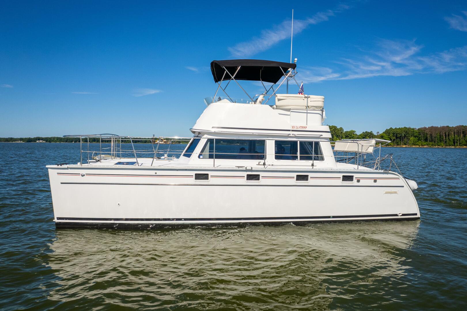 Slide: The Image of PDQ 34 Power Catamaran 2002 - 4500961