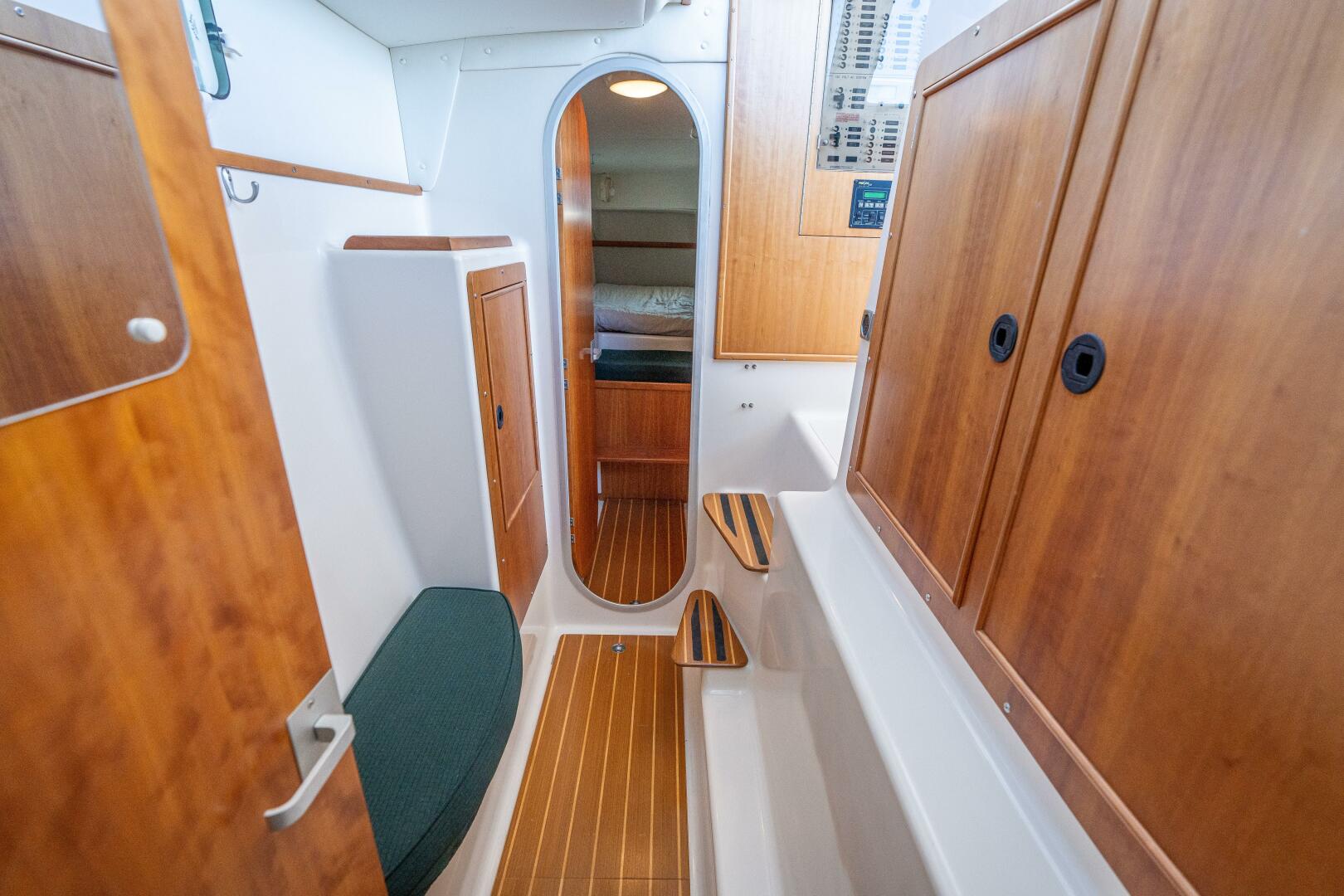 Slide: The Image of PDQ 34 Power Catamaran 2002 - 4501017