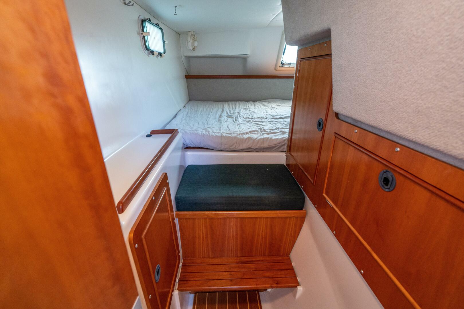 Slide: The Image of PDQ 34 Power Catamaran 2002 - 4501018